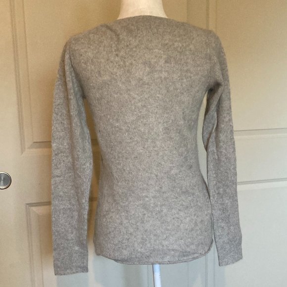 NWT Banana Republic gray V Neck Angora Sweater - Picture 4 of 7